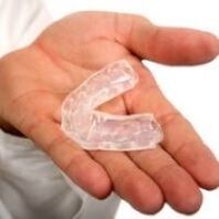 Mouthguards for cutting teeth, a symptom of the presence of parasites