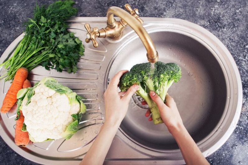 Wash the vegetables to prevent infection with worms