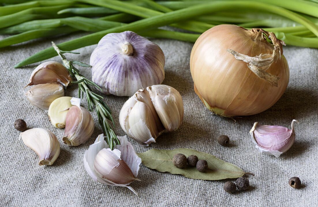 Garlic and onions are used to treat worms